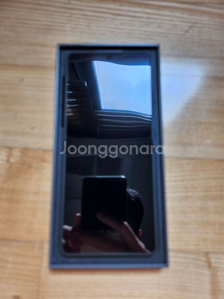 갤럭시 Z플립7 256GB 자급제 풀박스 하루사용--1