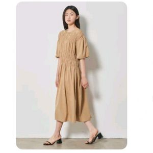 에잇세컨즈 새먼 코튼 셔링 퍼프 원피스