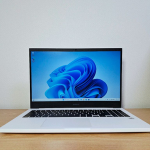 삼성 화이트 노트북 NT350XCR (베터리 신품)