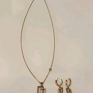 <새제품> 18k핑크골드_프레임 네크리스