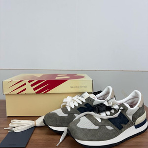 뉴발란스 m990WG1