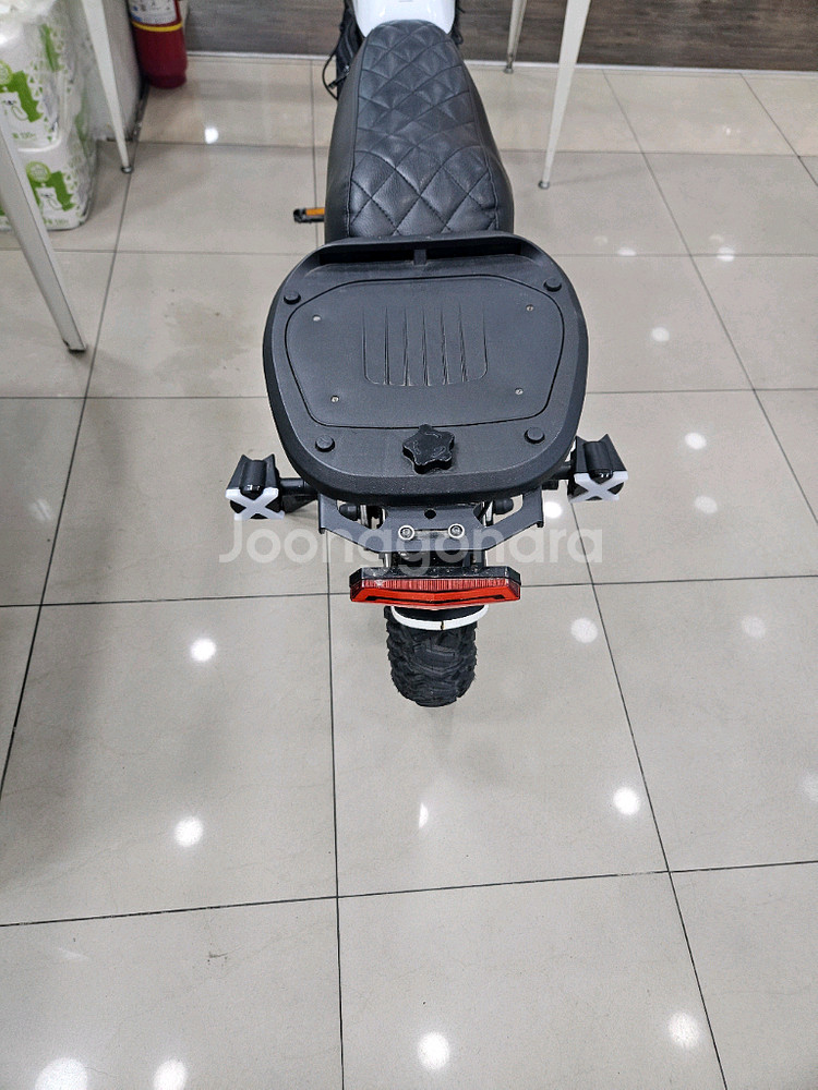 엑스라이더 터보프로 화이트 60v2000w--3