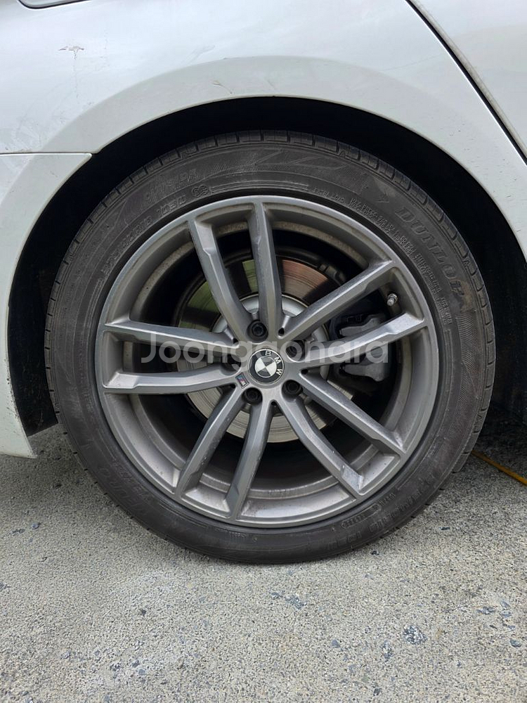 BMW G30 18인치 휠타이어 상태좋음개인판매 업자x--1