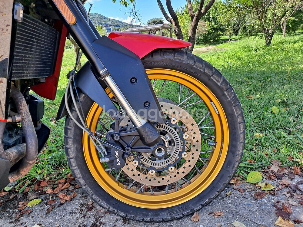 주행거리 짧은 미들급 어드벤처 오토바이 엑스케이프650--4