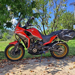 주행거리 짧은 미들급 어드벤처 오토바이 엑스케이프650