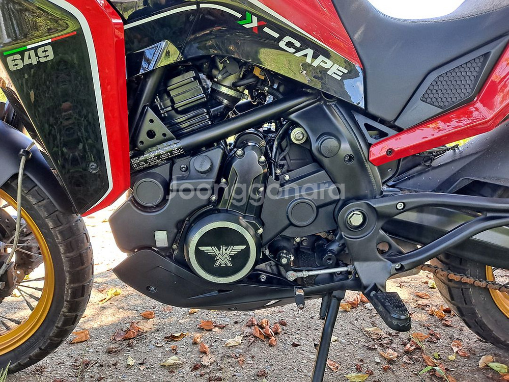 주행거리 짧은 미들급 어드벤처 오토바이 엑스케이프650--3