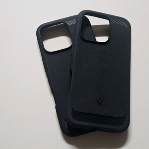 아이폰16프로 슈피겐 러기드아머 케이스 2개 판매