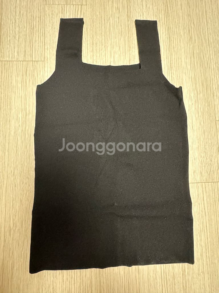데일리룩에서 구매한 니트탑 판매합니다--6