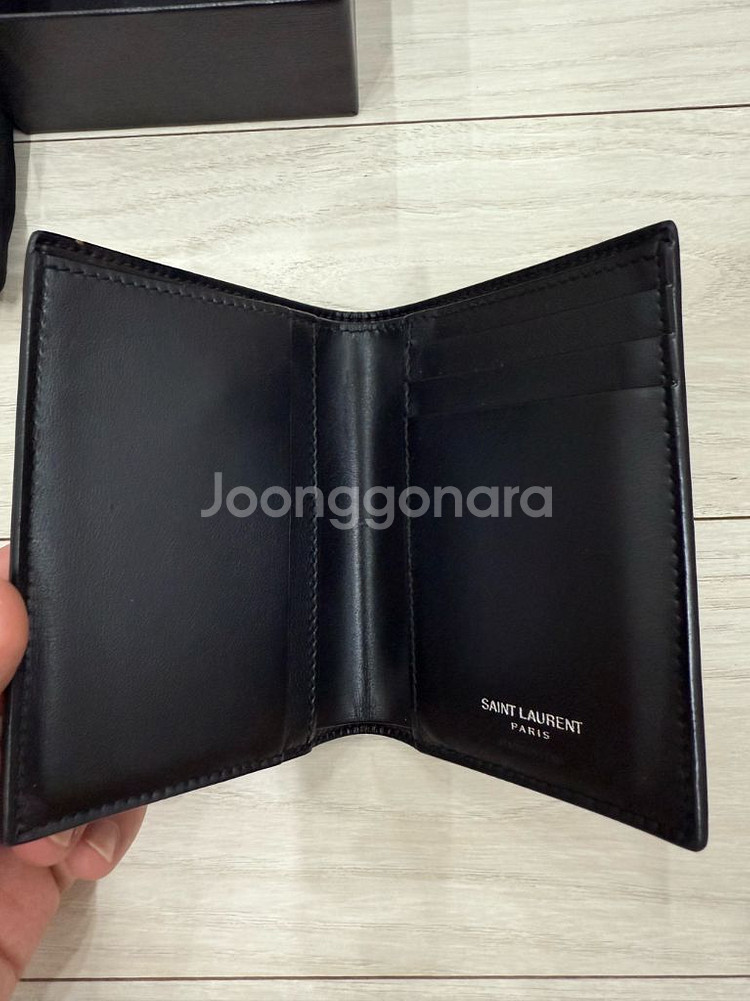생로랑 남성 모노그램 카드 반지갑 블랙--1