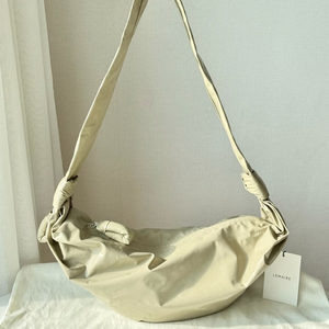 르메르 페이퍼 레더 미디움 소프트 크루아상 백