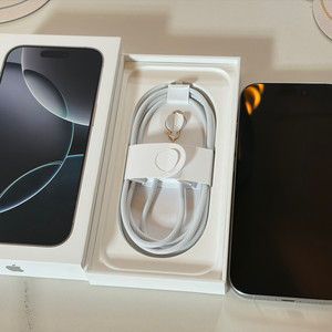 아이폰16프로 512GB 실버팝니다