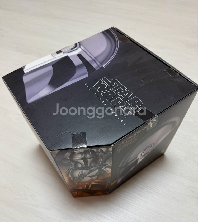 해즈브로 만달로리안 헬멧 판매합니다.--0