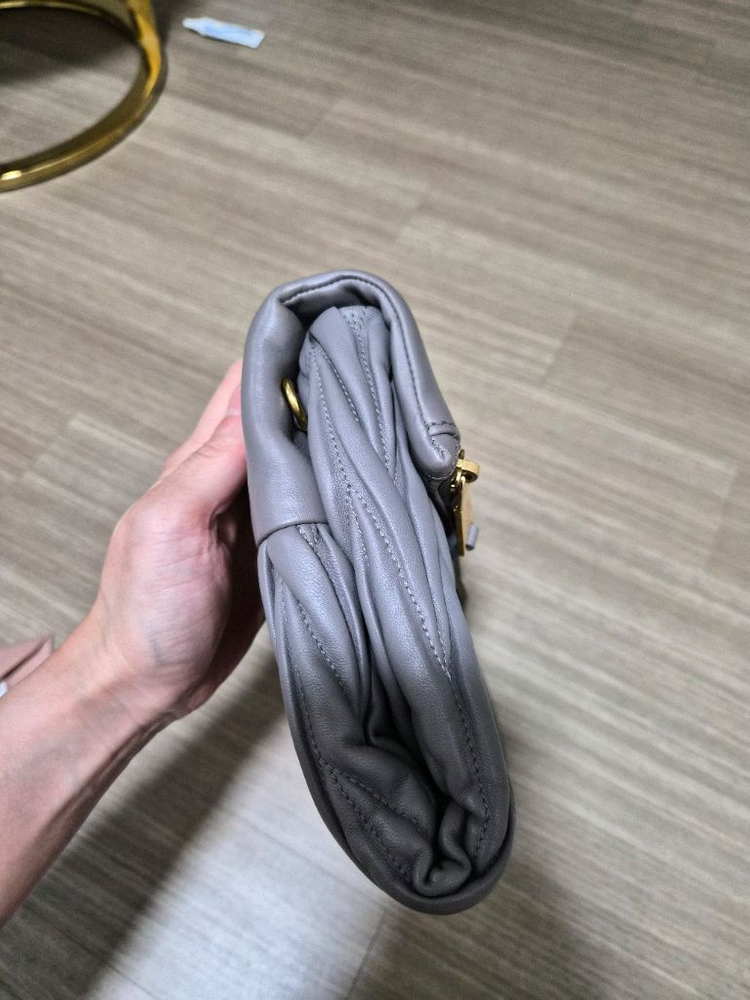 미우미우 클러치백--2