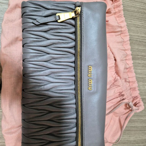 미우미우 클러치백