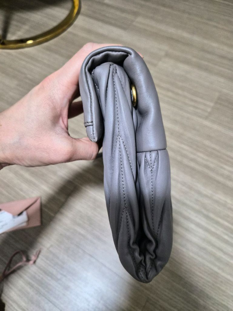 미우미우 클러치백--3