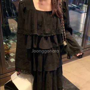 (새상품)바이씨니 아이브캉캉블라우스