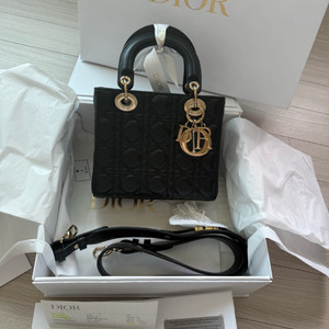 디올 레이디디올 스몰 블랙 저렴하게 급처합니다
