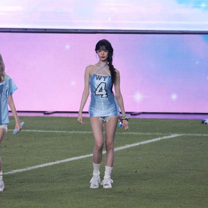 250730 장원영 시구 핫팬츠 초고화질 데이터