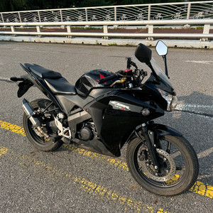 혼다 cbr125 17년형 블랙컬러 팝니다