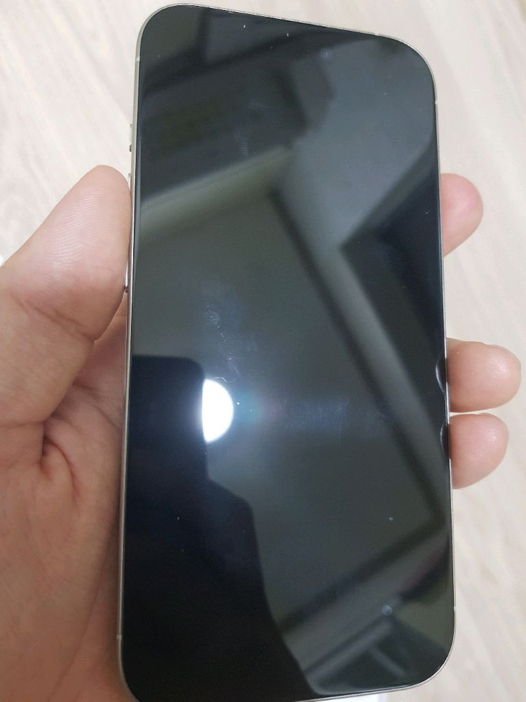 아이폰 미사용 새제품 15pro 256g 화이트 리퍼후 미사용--2