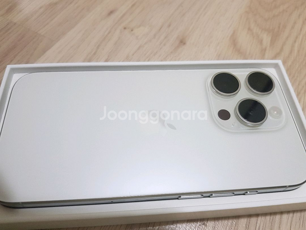 아이폰 15pro 256g 화이트 리퍼후 미사용 새제품--7