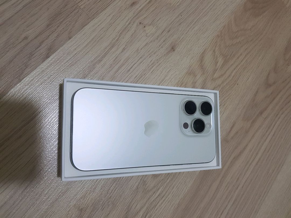 아이폰 미사용 새제품 15pro 256g 화이트 리퍼후 미사용--8
