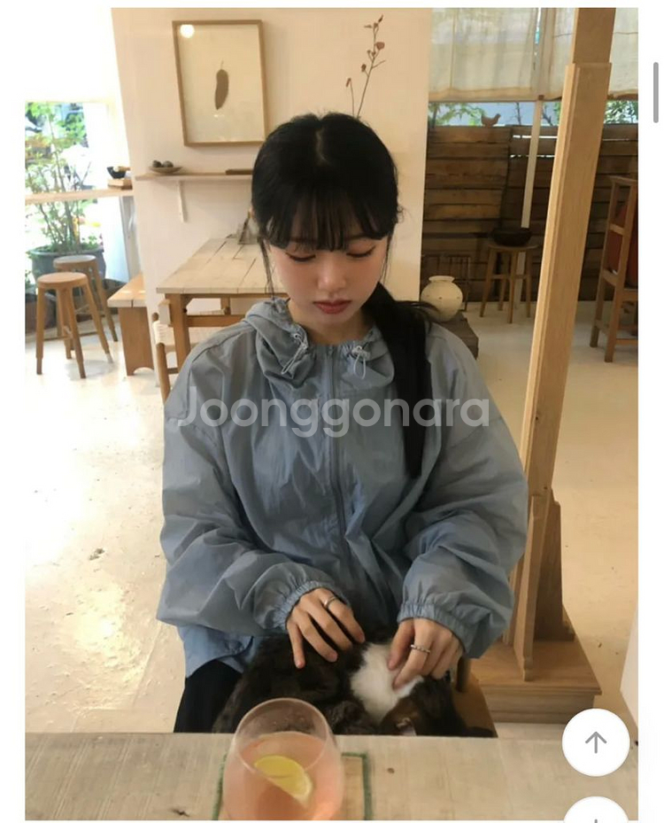 에이블리 남여공용 후드 바람막이 (새상품)--1