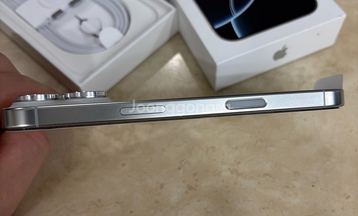 아이폰16프로 256gb 화이트--3