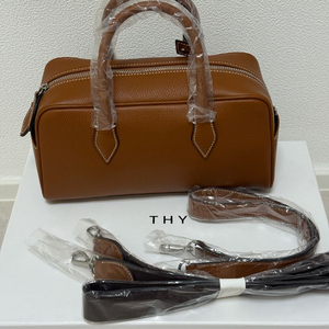 킴스어패럴 띠서울 레옹백 와이드 스몰 카멜 새상품