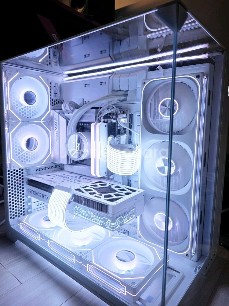 라이젠7 9800X3D RTX5080 리안리PC--0