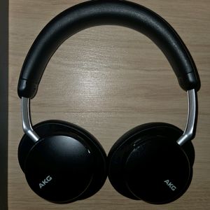 AKG N9