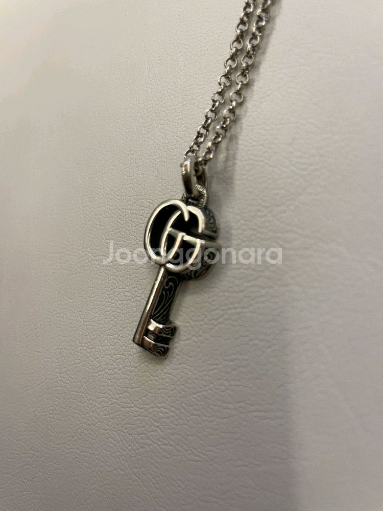 구찌 더블 키 목걸이 실버 남녀공용--1