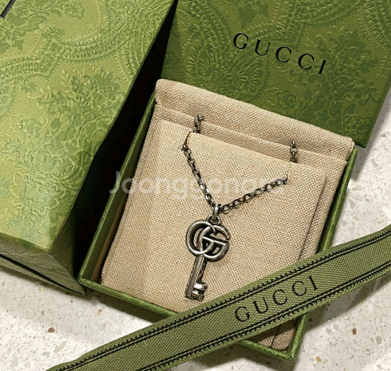 구찌 더블 키 목걸이 실버 남녀공용--3