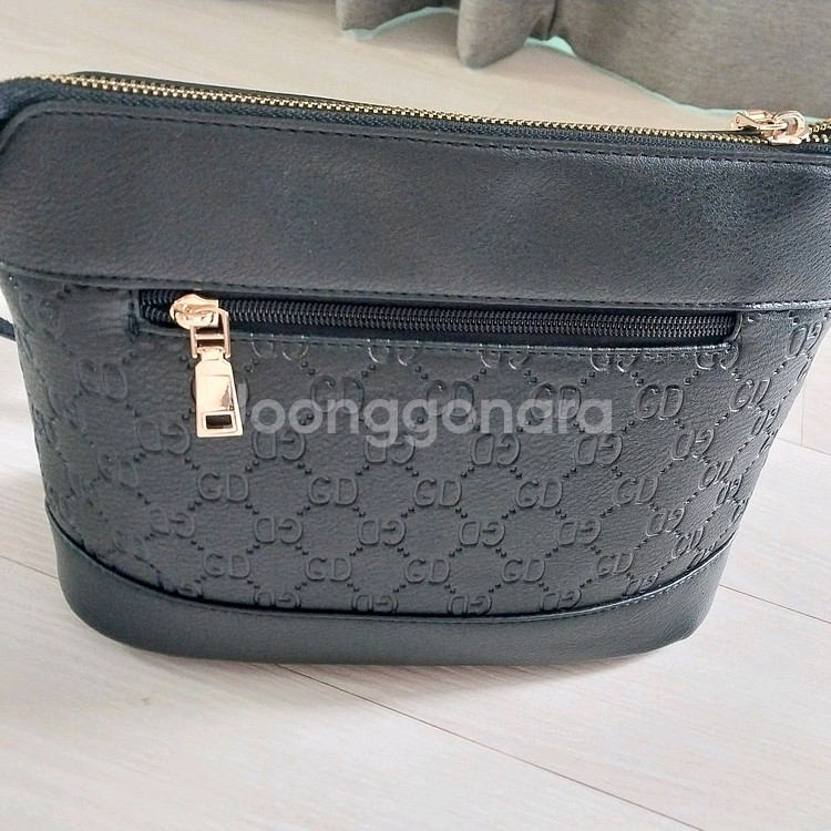 블랙패턴소가죽크로스백--1