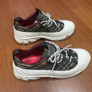 버버리 스니커즈