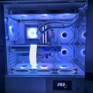 7800x3d + 5070 올화이트 컴퓨터 본체 서울
