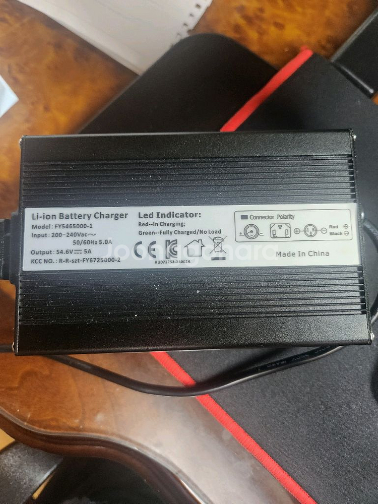 엑스라이더 48V 6A 고속충전기 (3핀)--1