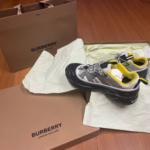 버버리 스니커즈 8024029