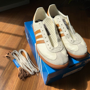 [275] 아디다스 트리에스테 크림 화이트