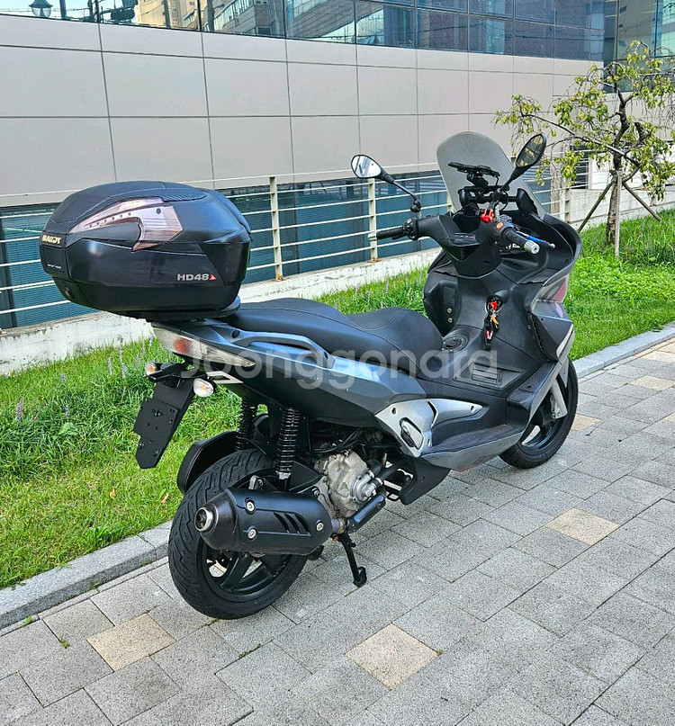 아프릴리아 SR-MAX 300 판매합니다--2