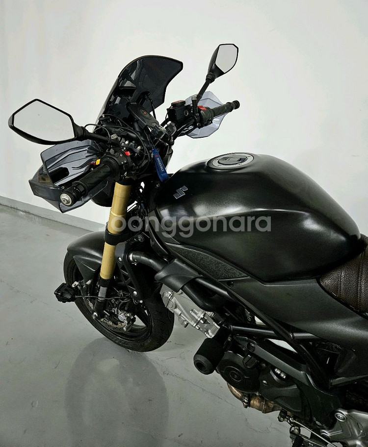 전국 1대뿐 풀튜닝 스즈키 SV650 판매합니다--7