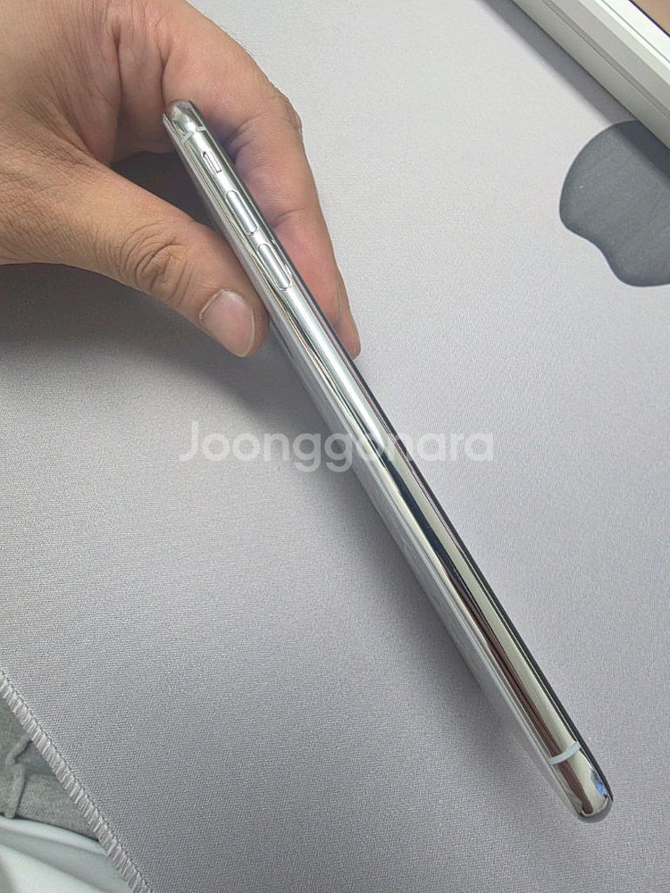 아이폰XS MAX 512GB 실버 새상품급 판매--4