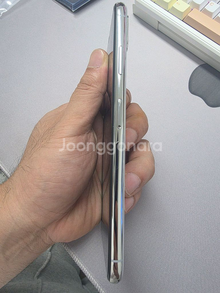 아이폰XS MAX 512GB 실버 새상품급 판매--2