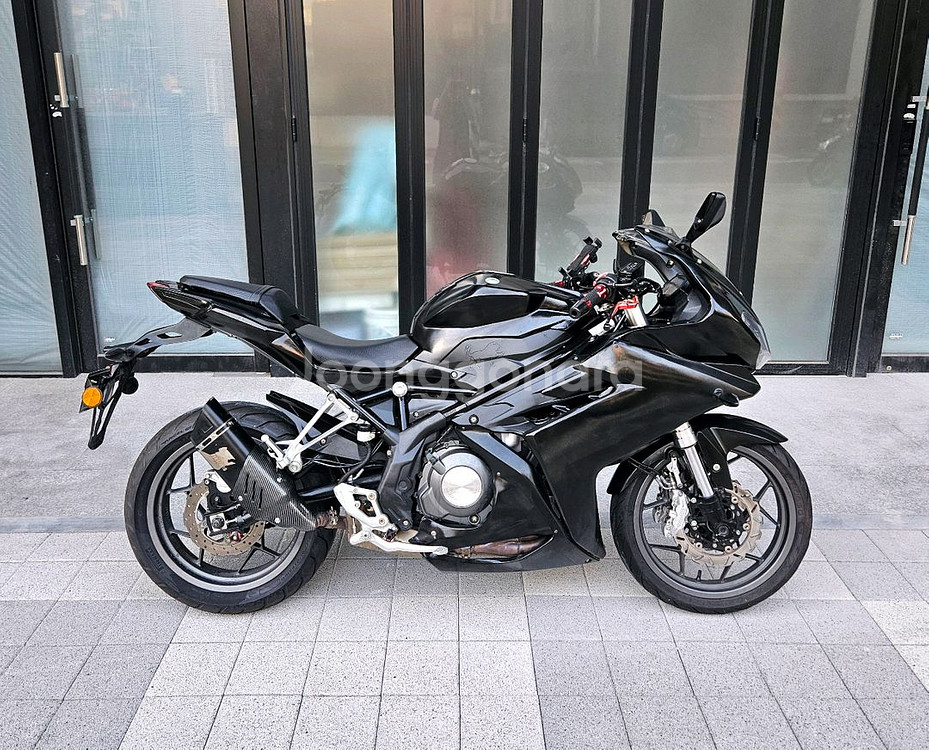 베넬리 302R 블랙 색상 판매합니다--1