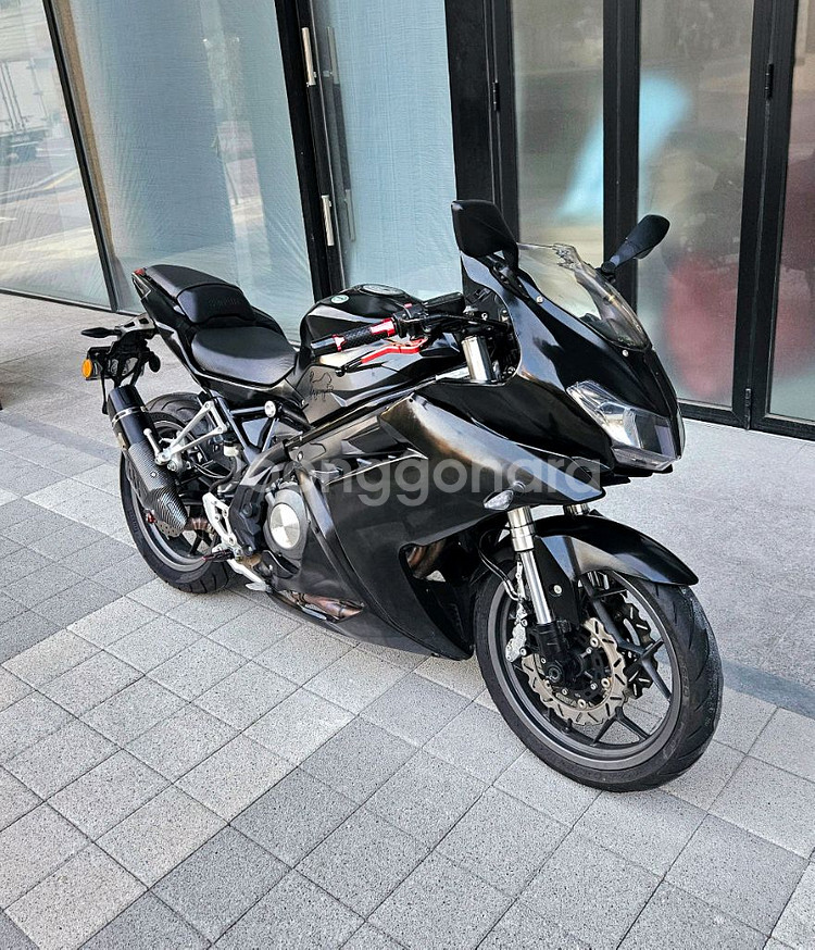 베넬리 302R 블랙 색상 판매합니다--0