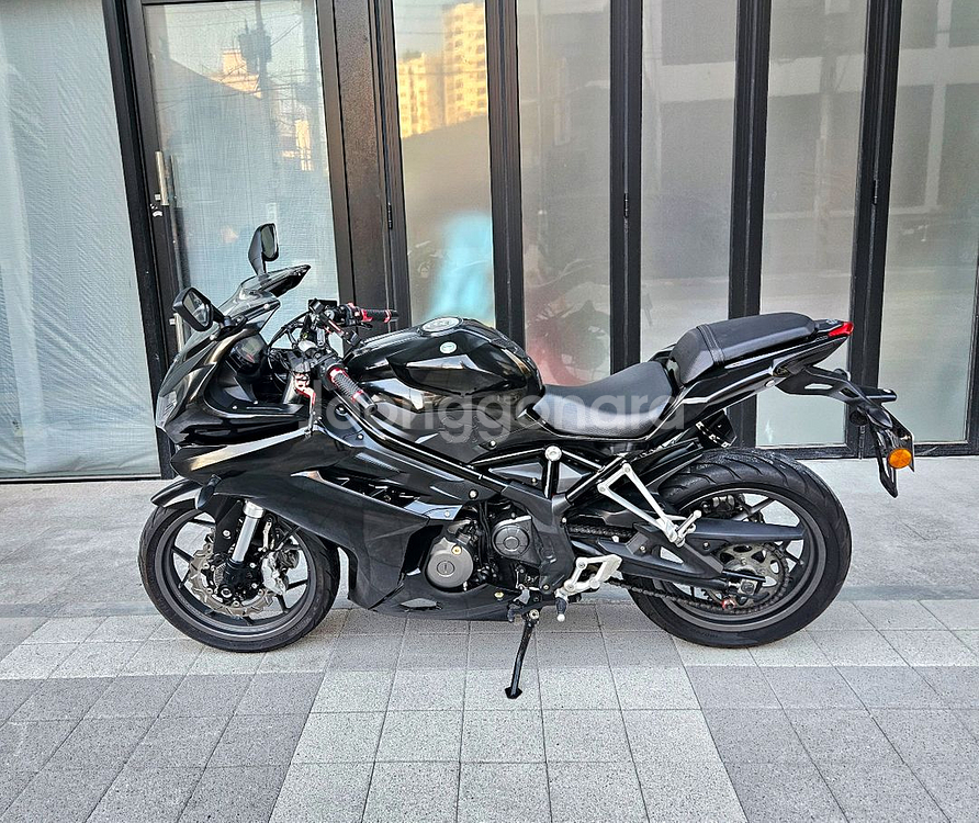 베넬리 302R 블랙 색상 판매합니다--5