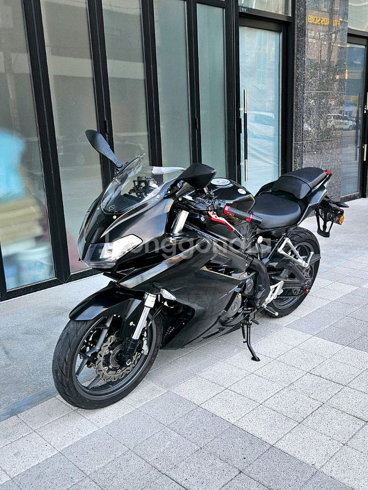 베넬리 302R 블랙 색상 판매합니다--4