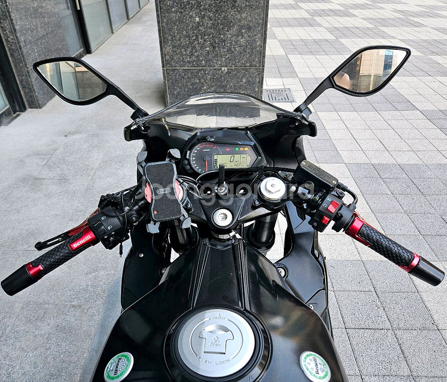 베넬리 302R 블랙 색상 판매합니다--8