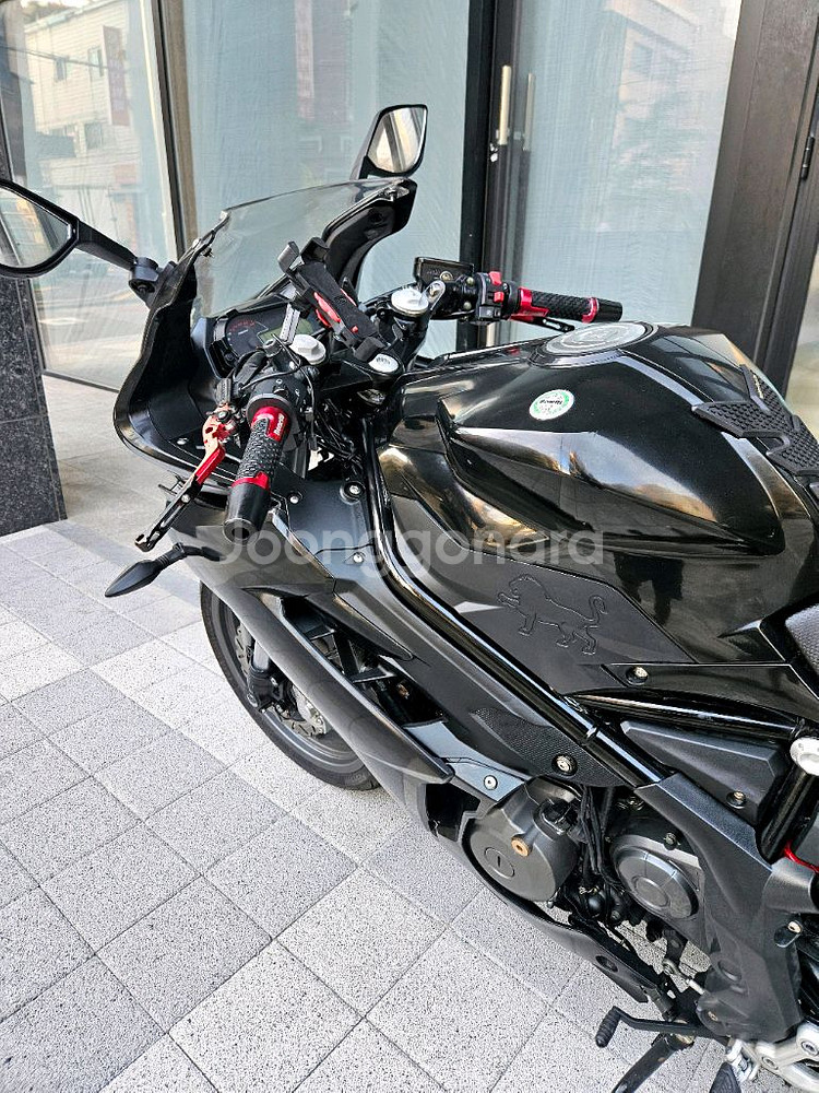 베넬리 302R 블랙 색상 판매합니다--7