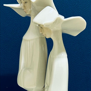 야드로 4611번 수녀들 (Nuns)